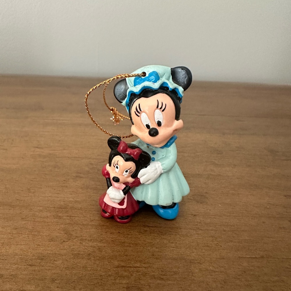Vtg. Avon Minnie Mouse Disney’s Mickey’s Christmas Carol, 2003